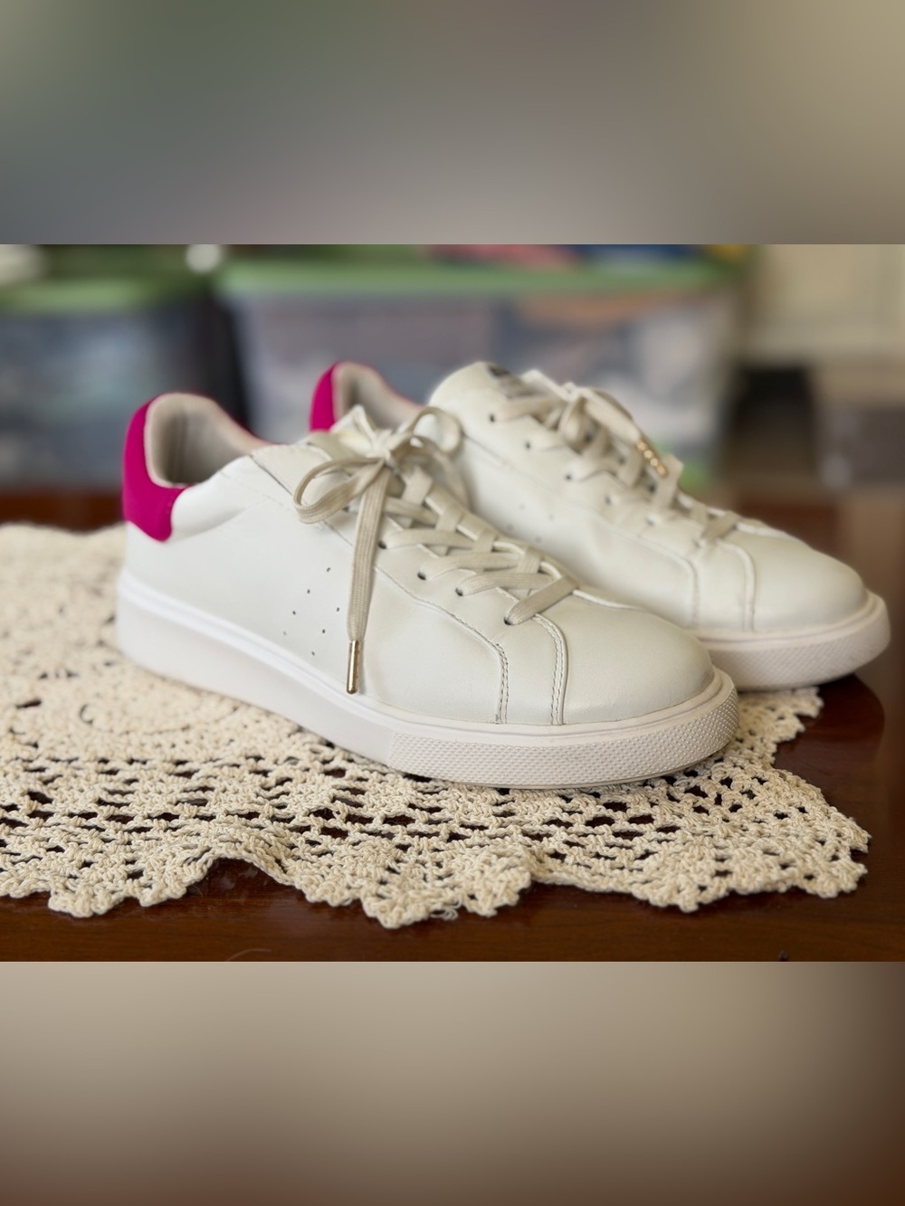 Kenneth Cole White Leather Sneakers with Hot Pink Heel Accent